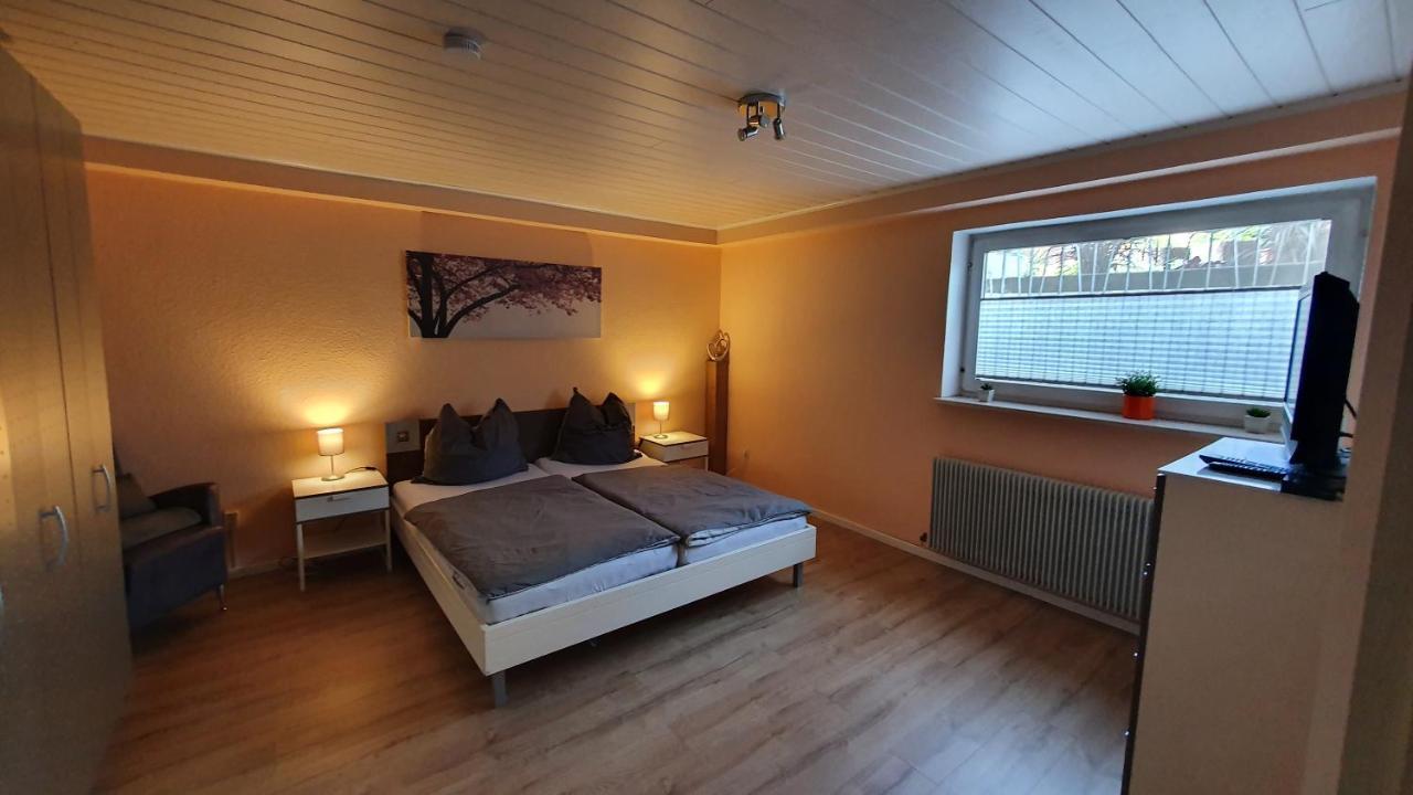 Gruner - - *